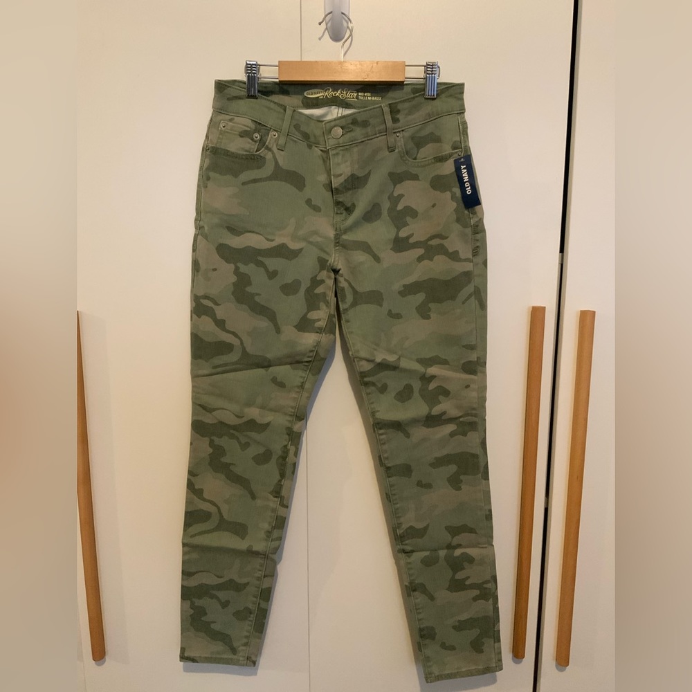 Old Navy RockStar Mid-Rise Jeans in Camo - Size 10 Petite